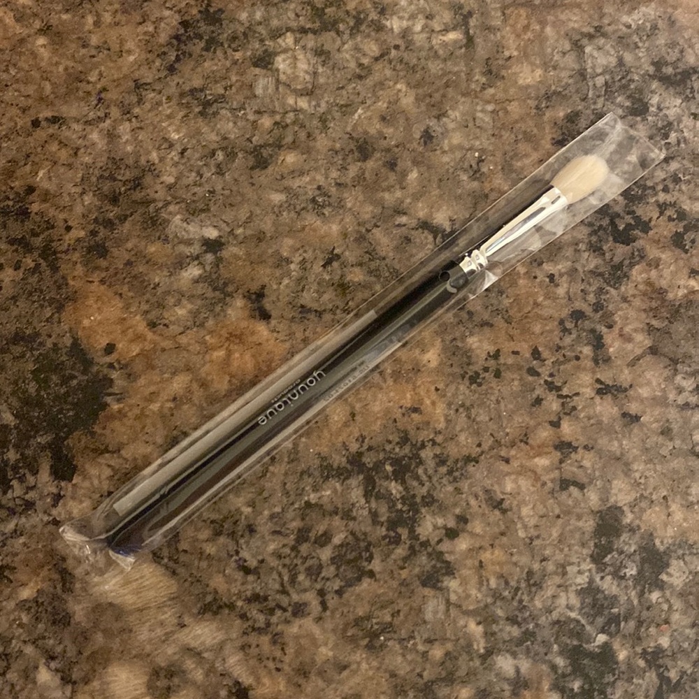 Crease eye brush